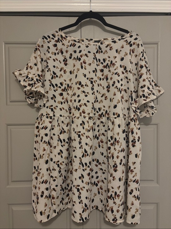Emery Rose Tops - Women’s Cream Ruffle Sleeve Blouse with Multi-Color Spot Print